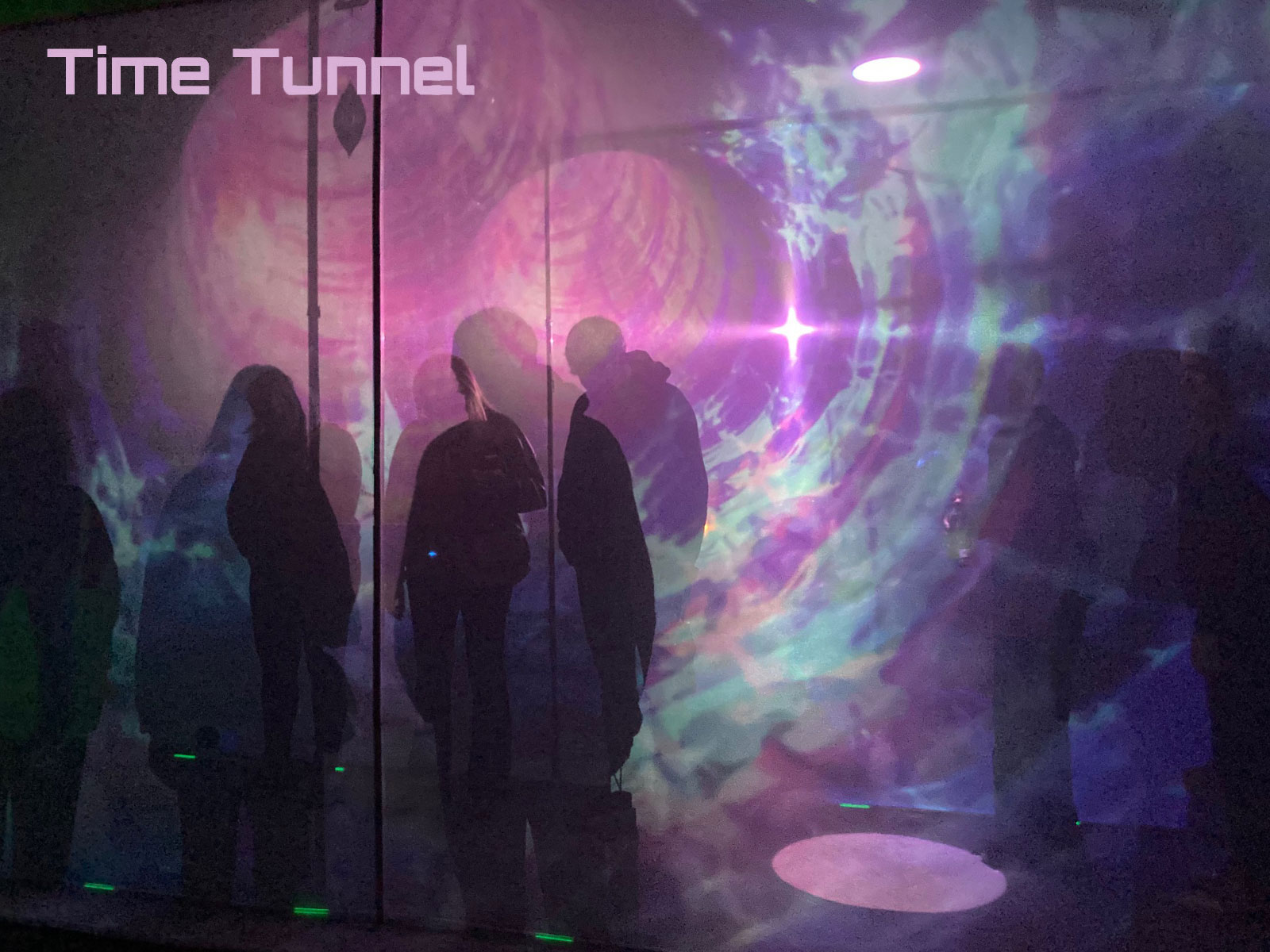 KORONA Lichtplanung | Time Tunnel Live-Licht- und Klangperformance KORONA Lichtplanung | Time Tunnel Live-Licht- und Klangperformance